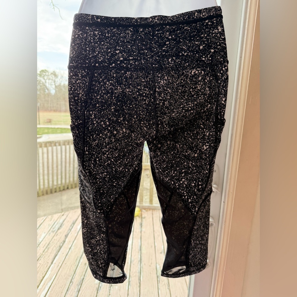 Lululemon cropped Black and White Speckled Leggings size 6 - Picture 2 of 5